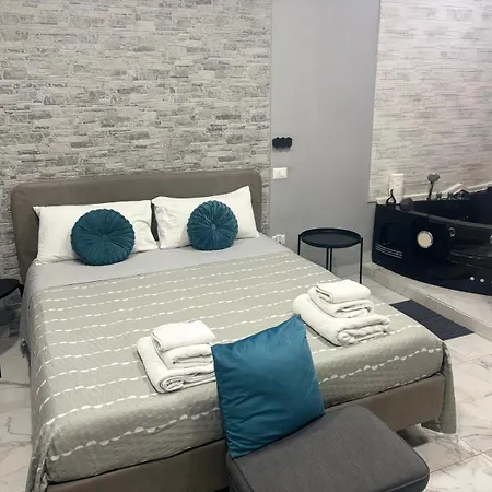 Stazione 4* نابولي